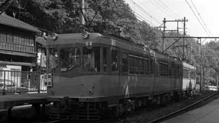 ９４