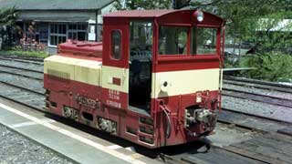 小さなディーゼル機関車